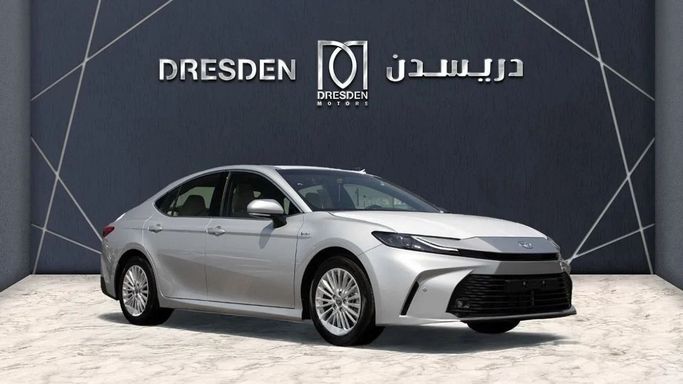 Новый Toyota Camry IX (XV80), 2.5 л, 2025 в Дубае от Dresden Motors Серебристый цвет. GCC | AUTO.AE
