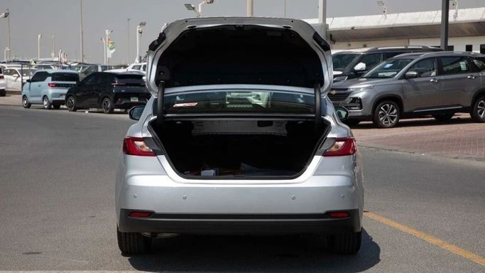 Новый Toyota Camry IX (XV80), 2.5 л, 2025 в Дубае от Dresden Motors Серебристый цвет. GCC | AUTO.AE