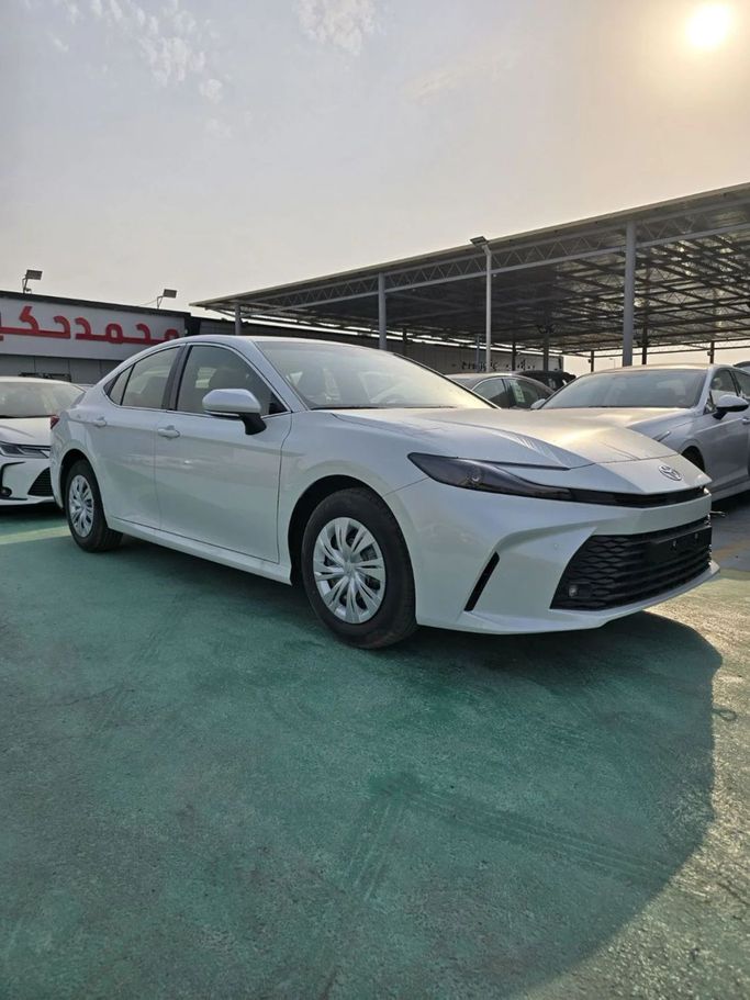 New Toyota Camry IX (XV80), 2.5 l, 2025 in Dubai by Mohamed Hakim Motors, White color. GCC Specs | AUTO.AE