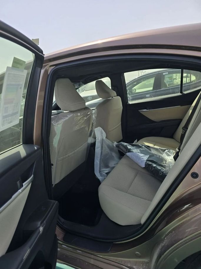 Новый Toyota Camry IX (XV80), 2.5 л, 2025 в Дубае от Mohamed Hakim Motors Бронзовый цвет. GCC | AUTO.AE