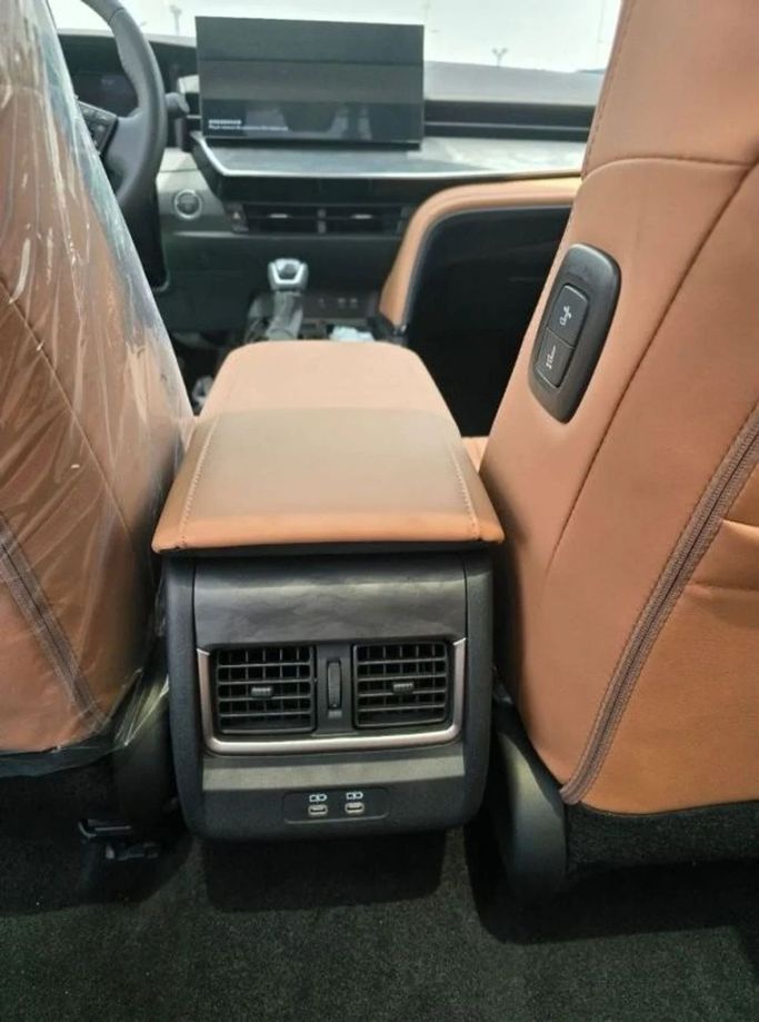 Новый Toyota Camry IX (XV80) China Market, 2.0 л, 2024 в Дубае от Mohamed Hakim Motors Белый цвет. Китайская | AUTO.AE