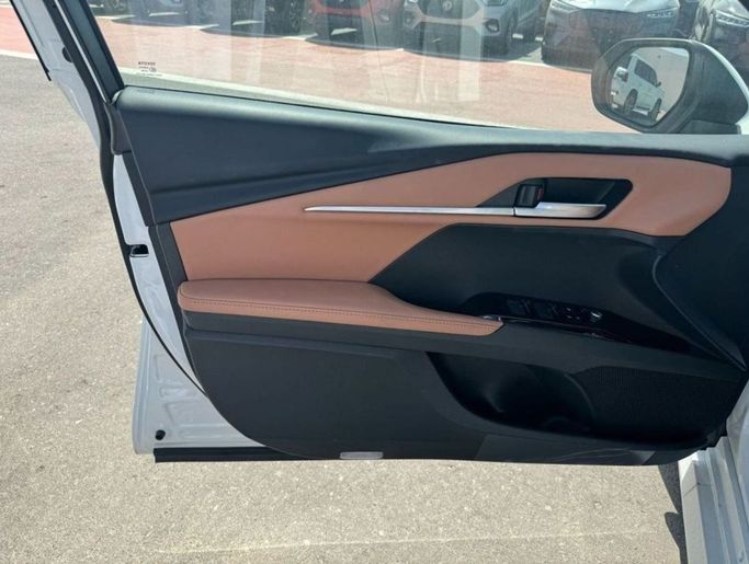 Новый Toyota Camry IX (XV80) China Market, 2.0 л, 2024 в Дубае от Mohamed Hakim Motors Белый цвет. Китайская | AUTO.AE