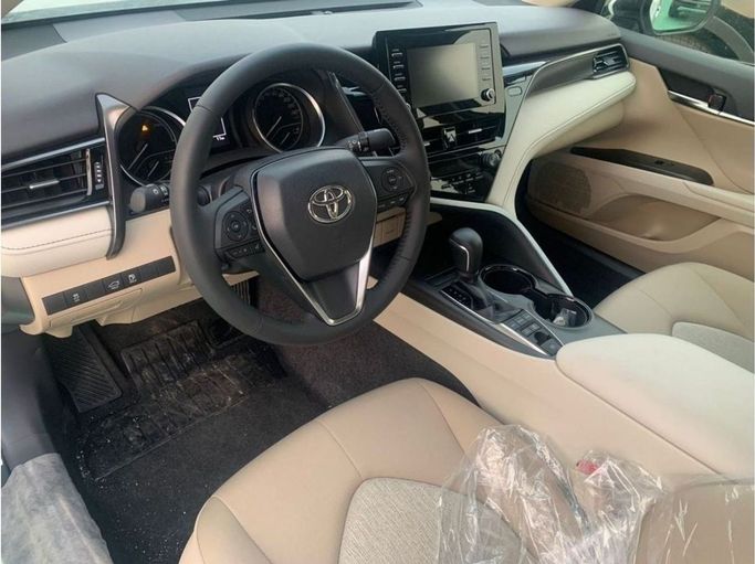 Новый Toyota Camry VIII (XV70) Рестайлинг, 2.5 л, 2024 в Дубае от Mohamed Hakim Motors Белый цвет. GCC | AUTO.AE