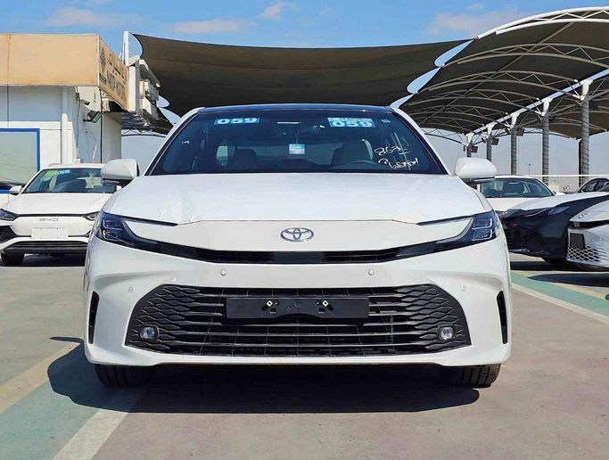New Toyota Camry IX (XV80), 2.5 l, 2025 in Dubai by SK Motors, White color. GCC Specs | AUTO.AE