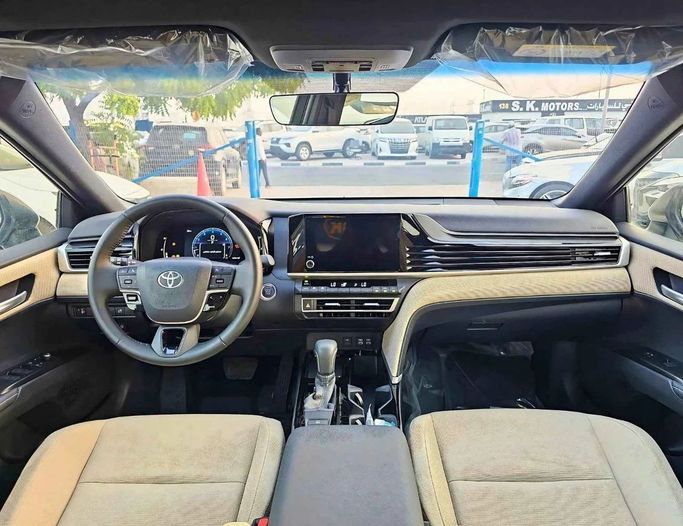 Новый Toyota Camry IX (XV80), 2.5 л, 2025 в Дубае от SK Motors Белый цвет. GCC | AUTO.AE