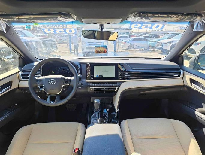 New Toyota Camry IX (XV80), 2.5 l, 2025 in Dubai by SK Motors, White color. GCC Specs | AUTO.AE