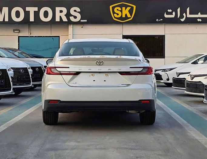 Новый Toyota Camry IX (XV80), 2.5 л, 2025 в Дубае от SK Motors Белый цвет. GCC | AUTO.AE