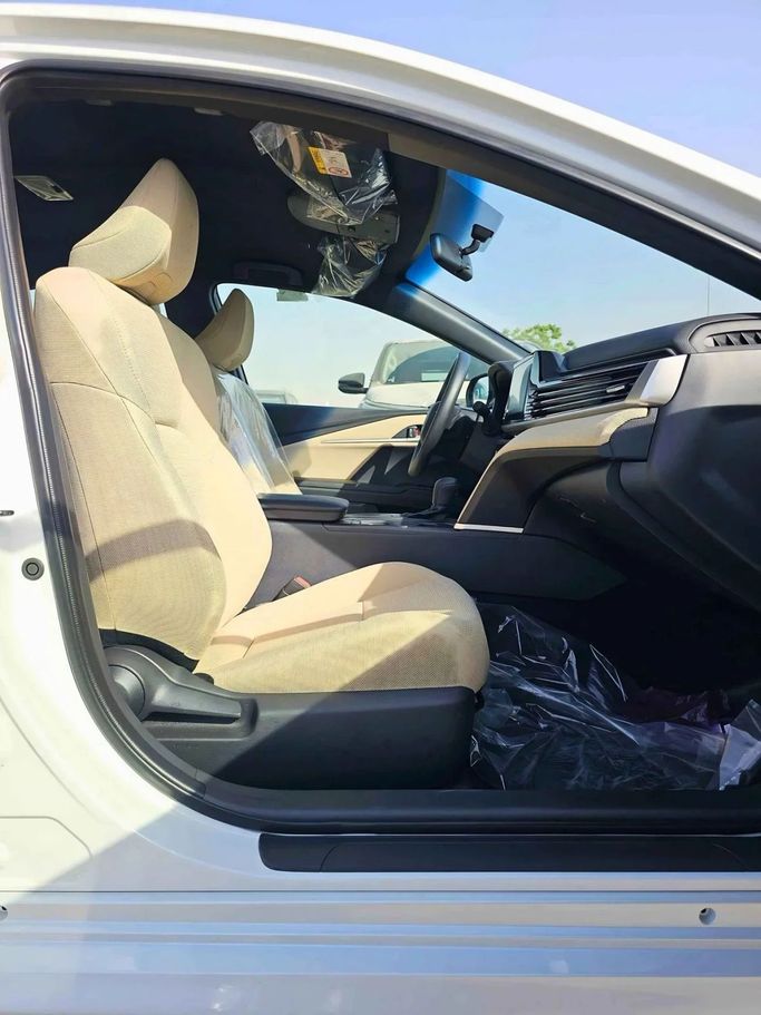 New Toyota Camry IX (XV80), 2.5 l, 2025 in Dubai by SK Motors, White color. GCC Specs | AUTO.AE