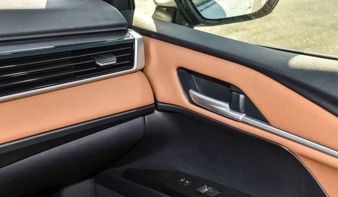 Новый Toyota Camry VIII (XV70) Рестайлинг, 2.5 л, 2025 в Дубае от Najem Motors Белый цвет. GCC | AUTO.AE