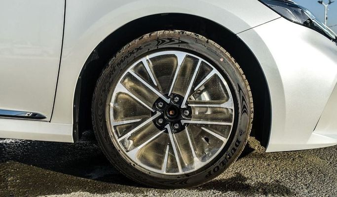 Новый Toyota Camry VIII (XV70) Рестайлинг, 2.5 л, 2025 в Дубае от Najem Motors Белый цвет. GCC | AUTO.AE