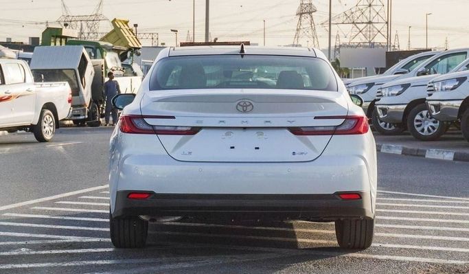 Новый Toyota Camry IX (XV80), 2.5 л, 2025 в Дубае от Najem Motors Белый цвет. GCC | AUTO.AE