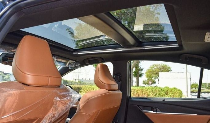 Новый Toyota Camry VIII (XV70) Рестайлинг, 2.5 л, 2025 в Дубае от Najem Motors Белый цвет. GCC | AUTO.AE