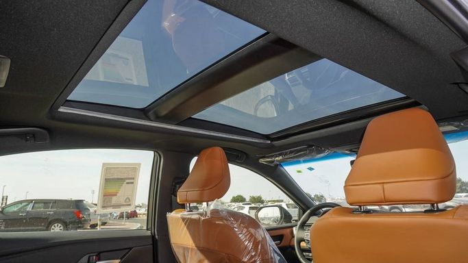 Новый Toyota Camry VIII (XV70) Рестайлинг, 2.5 л, 2025 в Дубае от Najem Motors Серебристый цвет. GCC | AUTO.AE