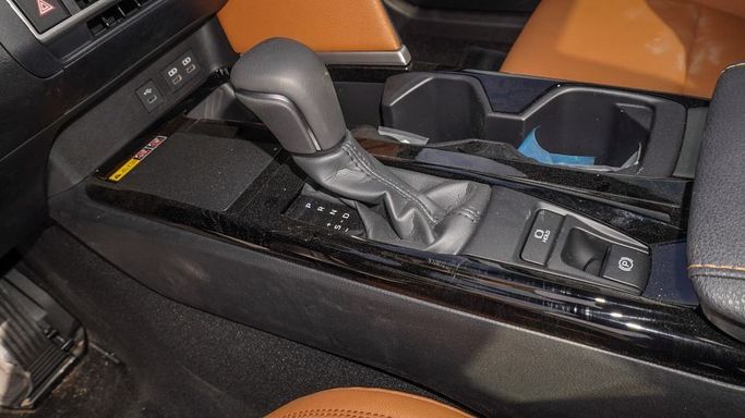 Новый Toyota Camry VIII (XV70) Рестайлинг, 2.5 л, 2025 в Дубае от Najem Motors Серебристый цвет. GCC | AUTO.AE