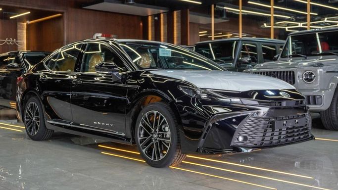 Новый Toyota Camry VIII (XV70) Рестайлинг, 2.5 л, 2025 в Дубае от Najem Motors Черный цвет. GCC | AUTO.AE