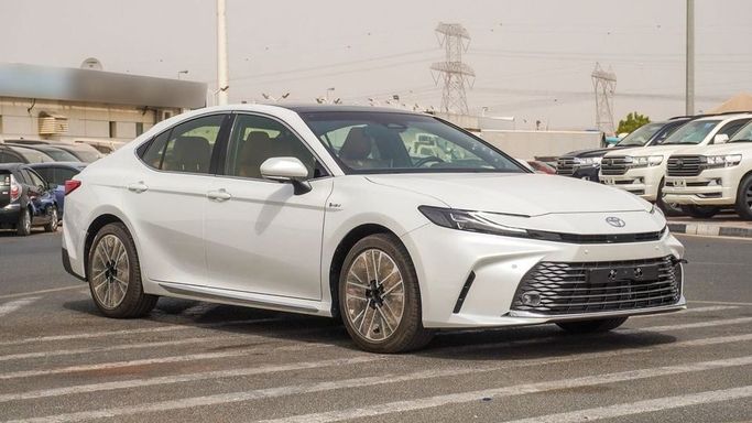 Новый Toyota Camry IX (XV80), 2.5 л, 2025 в Дубае от Najem Motors Белый цвет. GCC | AUTO.AE