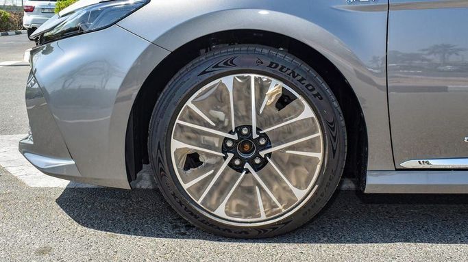 New Toyota Camry IX (XV80), 2.5 l, 2025 in Dubai by Najem Motors, Silver color. GCC Specs | AUTO.AE