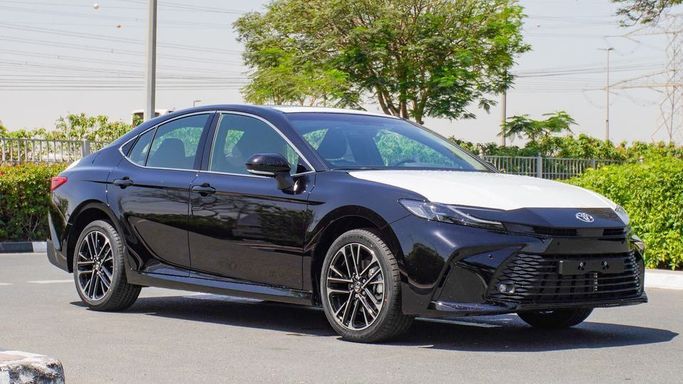 Новый Toyota Camry IX (XV80), 2.5 л, 2025 в Дубае от Najem Motors Черный цвет. GCC | AUTO.AE