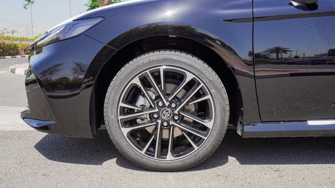 Новый Toyota Camry IX (XV80), 2.5 л, 2025 в Дубае от Najem Motors Черный цвет. GCC | AUTO.AE
