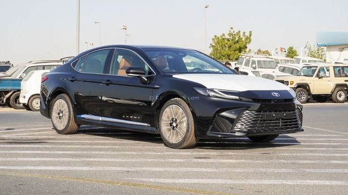 Новый Toyota Camry VIII (XV70) Рестайлинг, 2.5 л, 2025 в Дубае от Najem Motors Черный цвет. GCC | AUTO.AE
