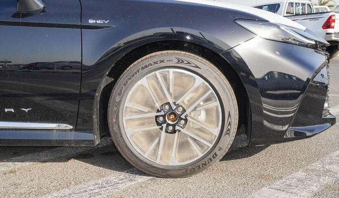 Новый Toyota Camry VIII (XV70) Рестайлинг, 2.5 л, 2025 в Дубае от Najem Motors Черный цвет. GCC | AUTO.AE