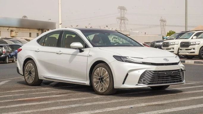 Новый Toyota Camry IX (XV80), 2.5 л, 2025 в Дубае от Najem Motors Белый цвет. GCC | AUTO.AE