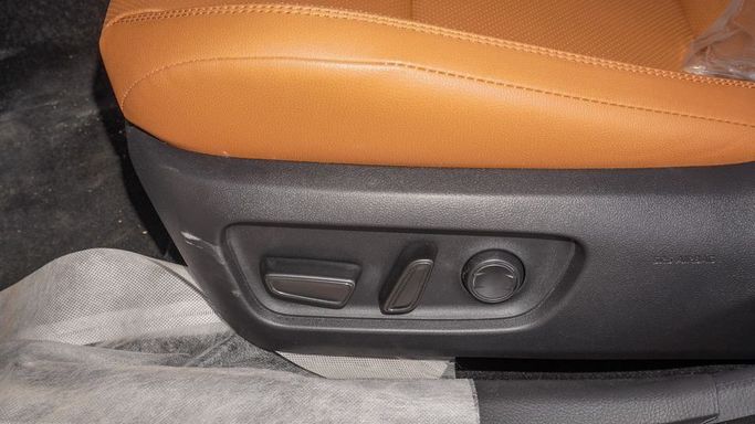 Новый Toyota Camry VIII (XV70) Рестайлинг, 2.5 л, 2025 в Дубае от Najem Motors Белый цвет. GCC | AUTO.AE