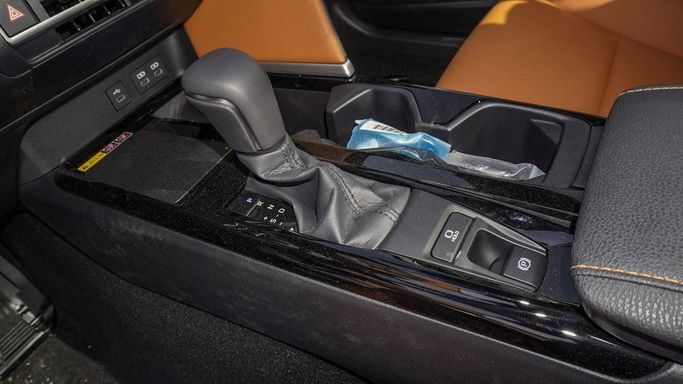 Новый Toyota Camry VIII (XV70) Рестайлинг, 2.5 л, 2025 в Дубае от Najem Motors Белый цвет. GCC | AUTO.AE