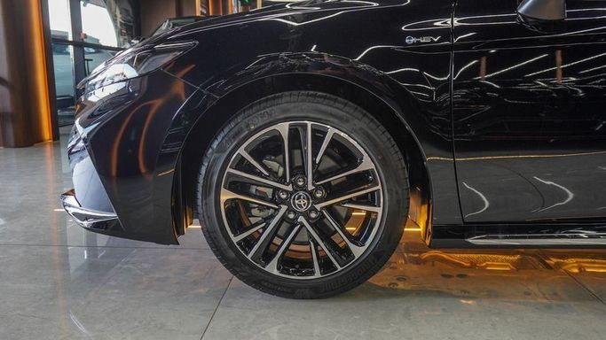 Новый Toyota Camry IX (XV80), 2.5 л, 2025 в Дубае от Najem Motors Черный цвет. GCC | AUTO.AE