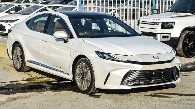Новый Toyota Camry IX (XV80), 2.5 л, 2025 в Дубае от Najem Motors Белый цвет. GCC | AUTO.AE