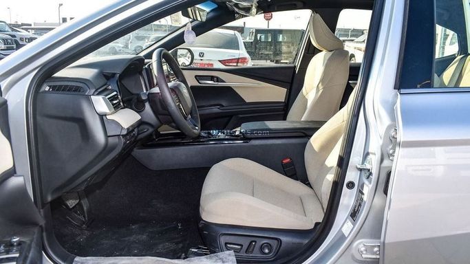 New Toyota Camry IX (XV80), 2.5 l, 2025 in Dubai by Najem Motors, Silver color. GCC Specs | AUTO.AE