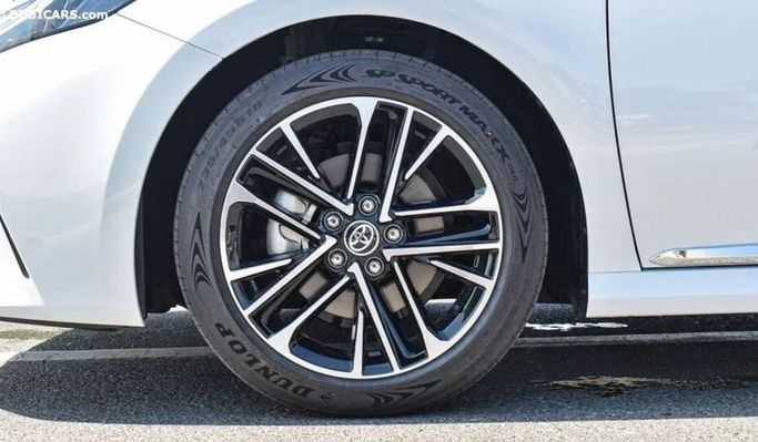 New Toyota Camry IX (XV80), 2.5 l, 2025 in Dubai by Najem Motors, White color. GCC Specs | AUTO.AE