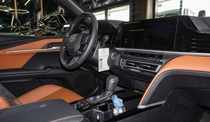Новый Toyota Camry IX (XV80), 2.5 л, 2025 в Дубае от Najem Motors Черный цвет. GCC | AUTO.AE