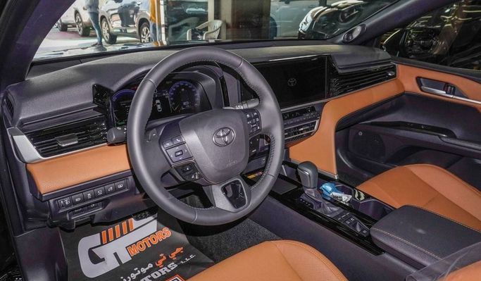 Новый Toyota Camry IX (XV80), 2.5 л, 2025 в Дубае от Najem Motors Черный цвет. GCC | AUTO.AE