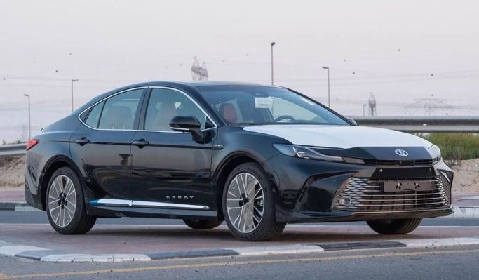 New Toyota Camry IX (XV80), 2.5 l, 2025 in Dubai by Najem Motors, Black color. GCC Specs | AUTO.AE