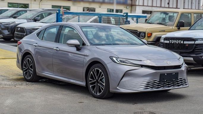 Новый Toyota Camry IX (XV80) China Market, 2.0 л, 2024 в Дубае от Najem Motors Серебристый цвет. Китайская | AUTO.AE