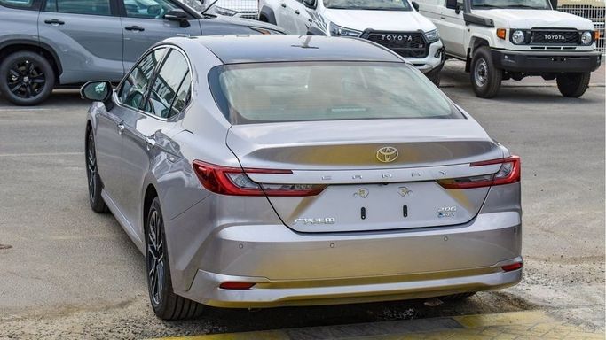 Новый Toyota Camry IX (XV80) China Market, 2.0 л, 2024 в Дубае от Najem Motors Серебристый цвет. Китайская | AUTO.AE