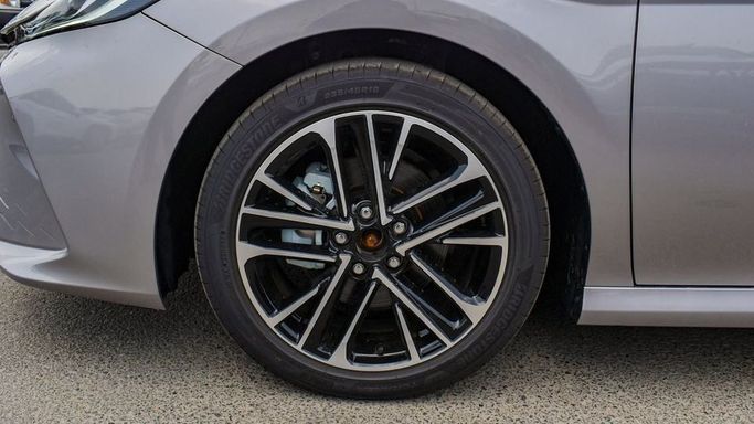 Новый Toyota Camry IX (XV80) China Market, 2.0 л, 2024 в Дубае от Najem Motors Серебристый цвет. Китайская | AUTO.AE