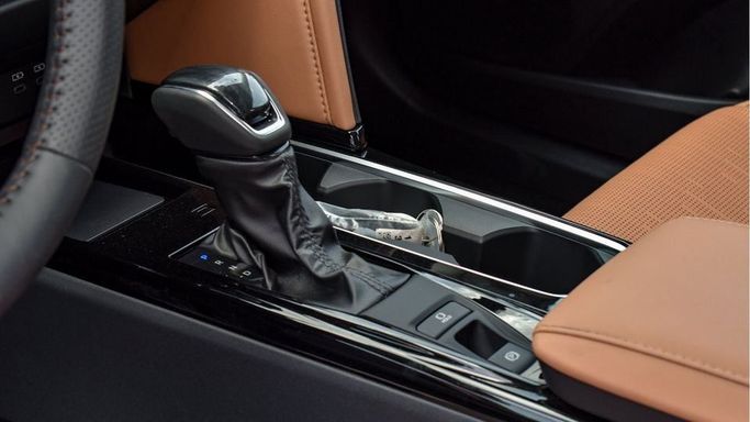 Новый Toyota Camry IX (XV80) China Market, 2.0 л, 2024 в Дубае от Najem Motors Серебристый цвет. Китайская | AUTO.AE