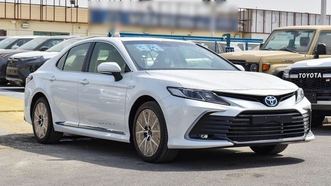 New Toyota Camry IX (XV80), 2.5 l, 2024 in Dubai by Najem Motors, White color. GCC Specs | AUTO.AE