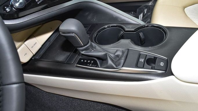 Новый Toyota Camry IX (XV80), 2.5 л, 2024 в Дубае от Najem Motors Белый цвет. GCC | AUTO.AE