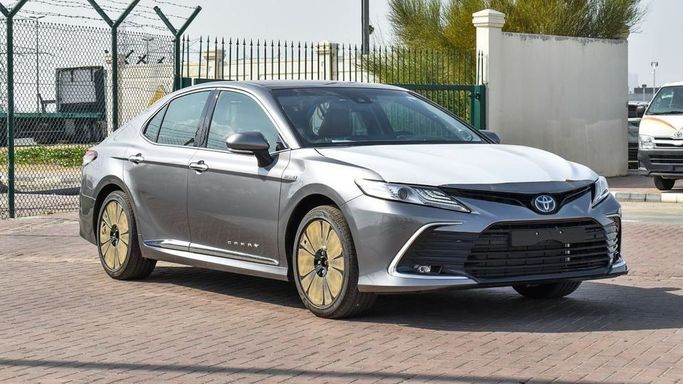 New Toyota Camry IX (XV80), 2.5 l, 2024 in Dubai by Najem Motors, Silver color. GCC Specs | AUTO.AE