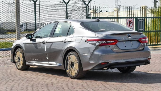 New Toyota Camry IX (XV80), 2.5 l, 2024 in Dubai by Najem Motors, Silver color. GCC Specs | AUTO.AE