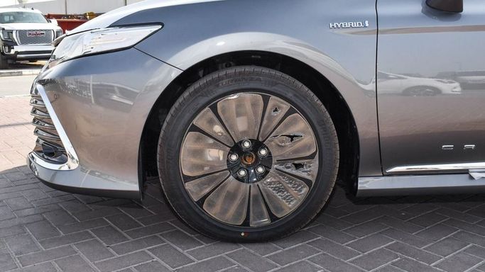 New Toyota Camry IX (XV80), 2.5 l, 2024 in Dubai by Najem Motors, Silver color. GCC Specs | AUTO.AE