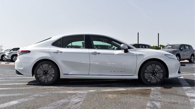 Новый Toyota Camry IX (XV80), 2.5 л, 2024 в Дубае от Najem Motors Белый цвет. GCC | AUTO.AE