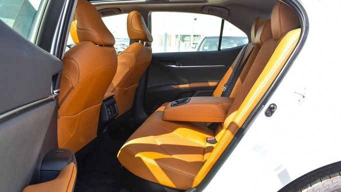 Новый Toyota Camry IX (XV80), 2.5 л, 2024 в Дубае от Najem Motors Белый цвет. GCC | AUTO.AE