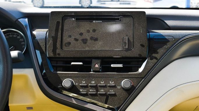 Новый Toyota Camry VIII (XV70) Рестайлинг, 2.5 л, 2023 в Дубае от Najem Motors Белый цвет. GCC | AUTO.AE