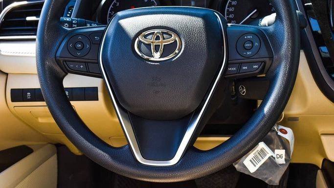 Новый Toyota Camry VIII (XV70) Рестайлинг, 2.5 л, 2023 в Дубае от Najem Motors Черный цвет. GCC | AUTO.AE