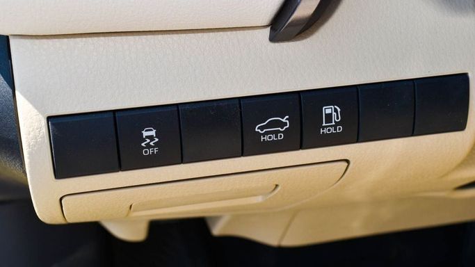 Новый Toyota Camry VIII (XV70) Рестайлинг, 2.5 л, 2023 в Дубае от Najem Motors Черный цвет. GCC | AUTO.AE