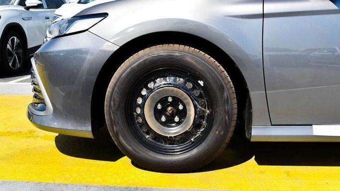 New Toyota Camry VIII (XV70) Facelift, 2.5 l, 2023 in Dubai by Najem Motors, Grey color. GCC Specs | AUTO.AE